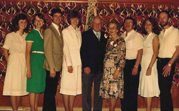 070 40th Wedding Anniv - Charlotte+Orrin Heinrich May 1981 - Lucy,Deb,Joe,Dort,Orrin,Charlotte,Mike,Mary,John