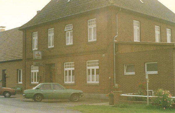 300 Farmhouse near possible landing site, near Damme