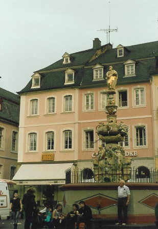 410 Orrin in Trier, France