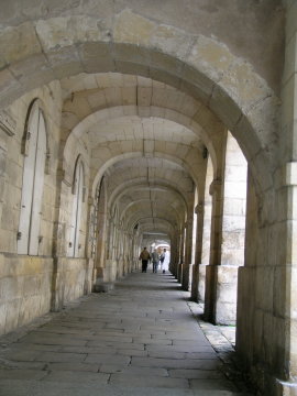 DSCN6807 Covered galleries, La Rochelle