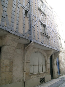 DSCN6852 Half timber building with slate cladding, La Rochelle