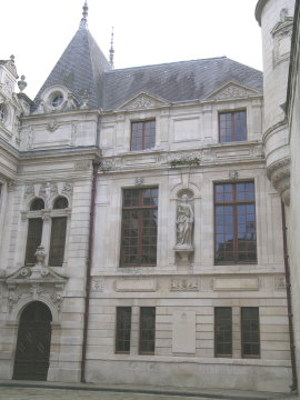 DSCN6883 Courtyard, Hotel de Ville (city hall), La Rochelle