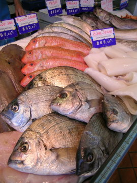 DSCN7023 Fish seller, City Market, La Rochelle