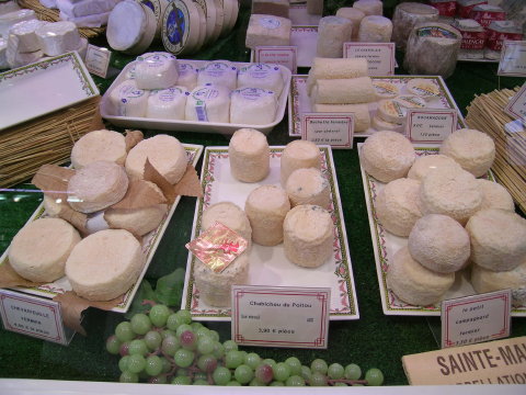 DSCN7042 Local cheese, City Market, La Rochelle