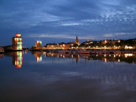 DSCN7166 Old port at night, La Rochelle