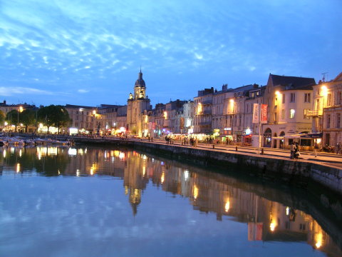 DSCN7167 Old port at night, La Rochelle