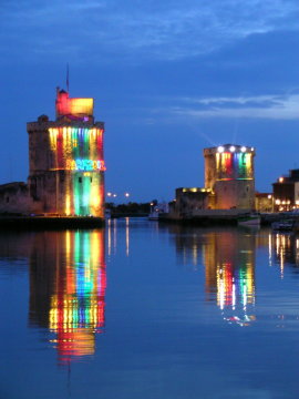 DSCN7171 Old port at night, La Rochelle