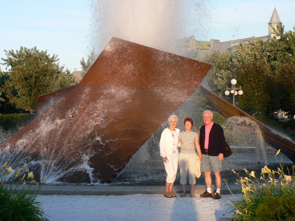 P1080750 Mary Ann, Jane and Howard, by a fountain near the train station, Quebec