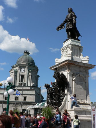 P1080762 Statue of Samuel de Champlain, Governors garden, Quebec