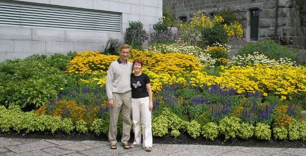 P1080779a (2) Joe and Jane, garden of Fine Arts Museum, Quebec