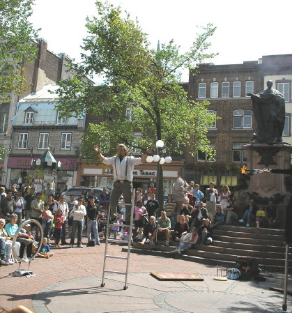 P1080779a (4) Street performers, upper town, Quebec