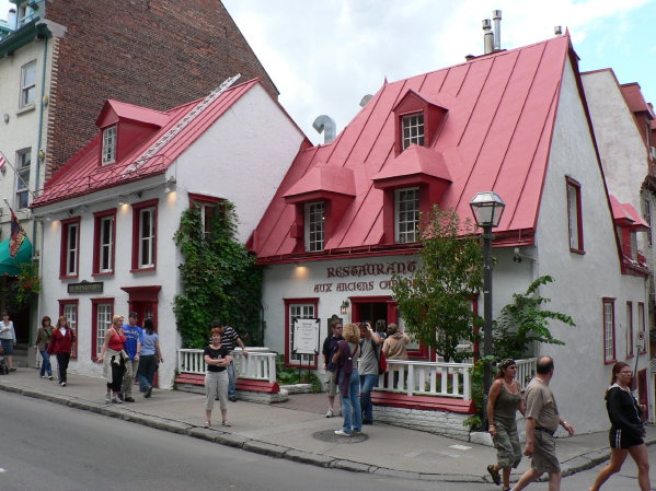 P1080782 Jane by one of oldest houses in upper town (now restaurant), Quebec