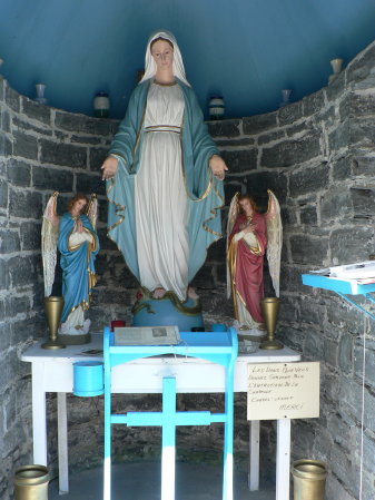 P1080863 Roadside chapel, north of Quebec City