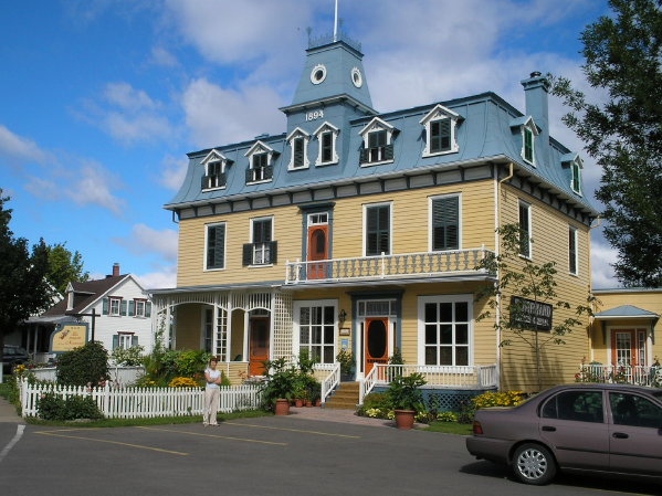 P1090012 (02) Jane by nice building in St Antoine de Tilly, south of Quebec