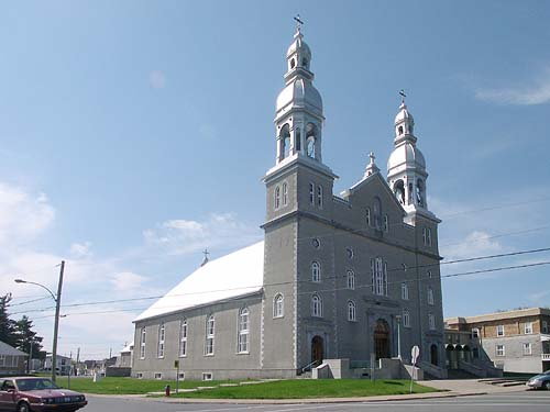 P1090096b Church of St Pierre (St