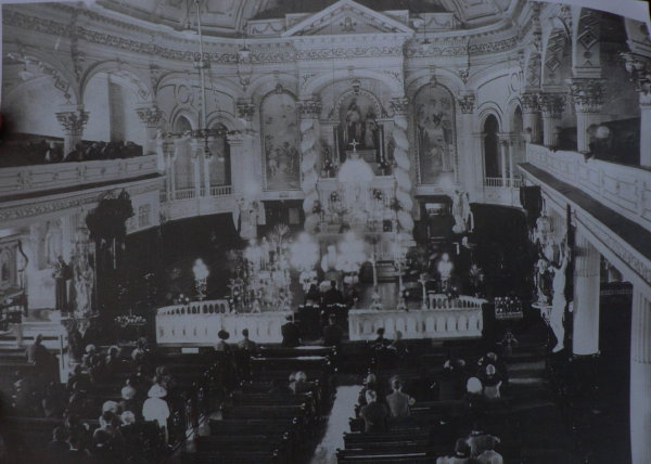 P1090099 Church of St Pierre (St Peter), after 1920 renovations, Sorel